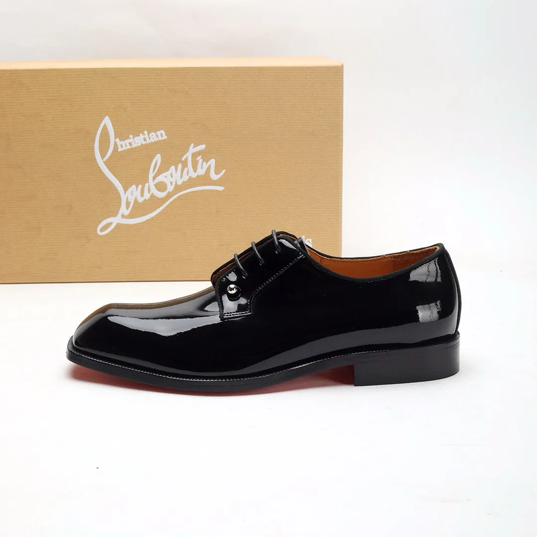 Batch 1,080 yuan 💰••New real shots••CL～High-end men’s 👔casual•loafers with red soles! ••🆑Genuine and top-quality goods from original orders ••✅💯 Purchase goods from top-quality original orders! Original imported patterned cowhide ➕Imported cowhide lining ➕Cowhide feet ➕Original leather outsole~🉑️Feel free to compare the authentic ones! Size: 38-44 (45.46.47 can be customized)